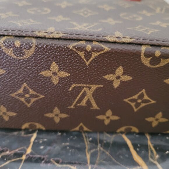 Louis Vuitton Small Bucket Bag - Picture 12 of 16